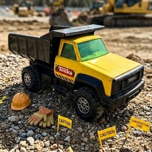 Collectible 1993 Tonka Dump Truck Metal Model Number M-6944-1 90s Retro